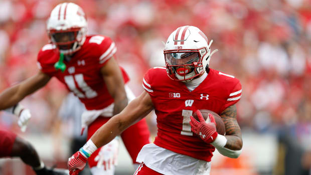 Wisconsin running back Chez Mellusi running with the ball against New Mexico State.